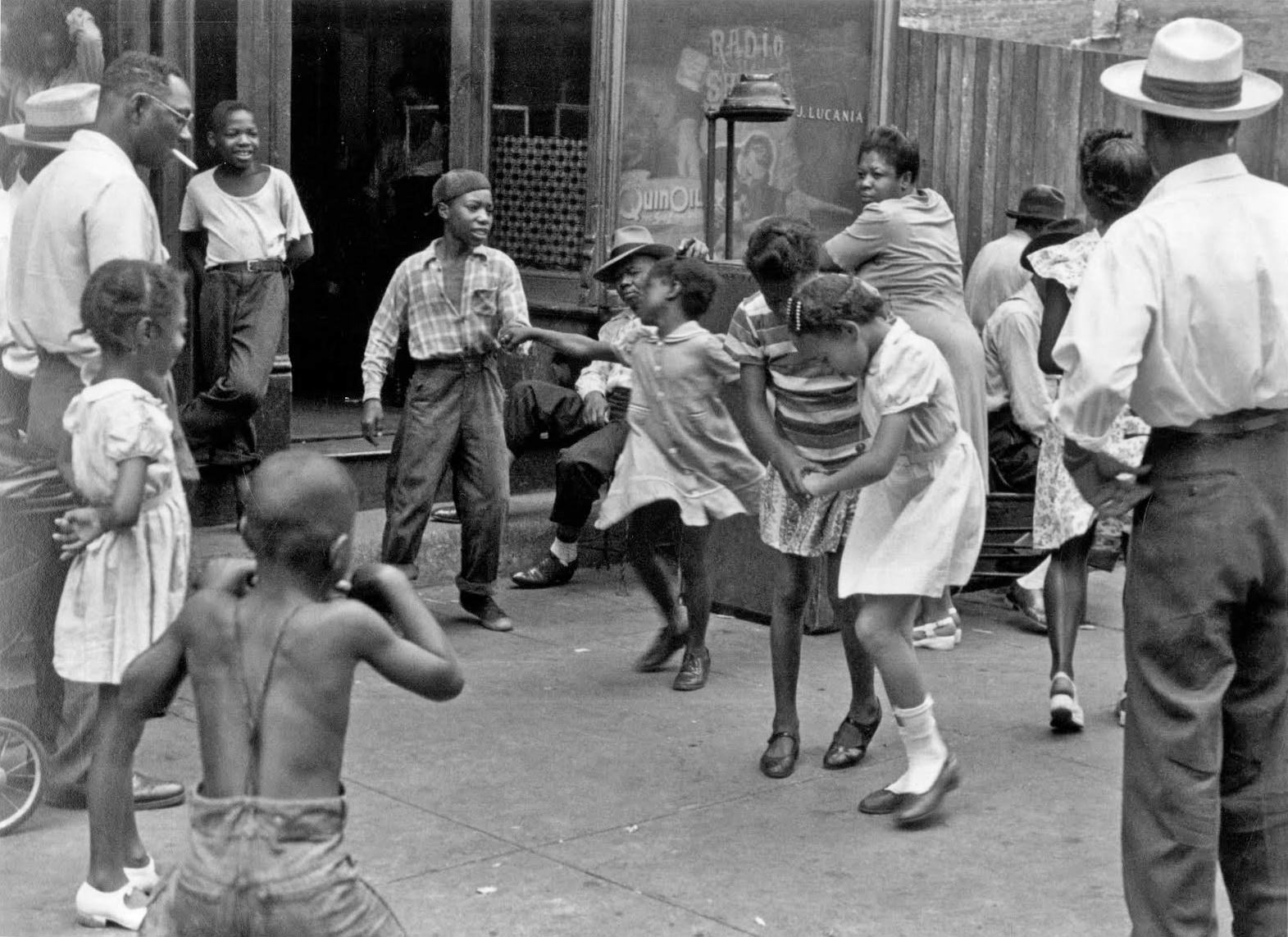 In the street (Helen Levitt, 1948)