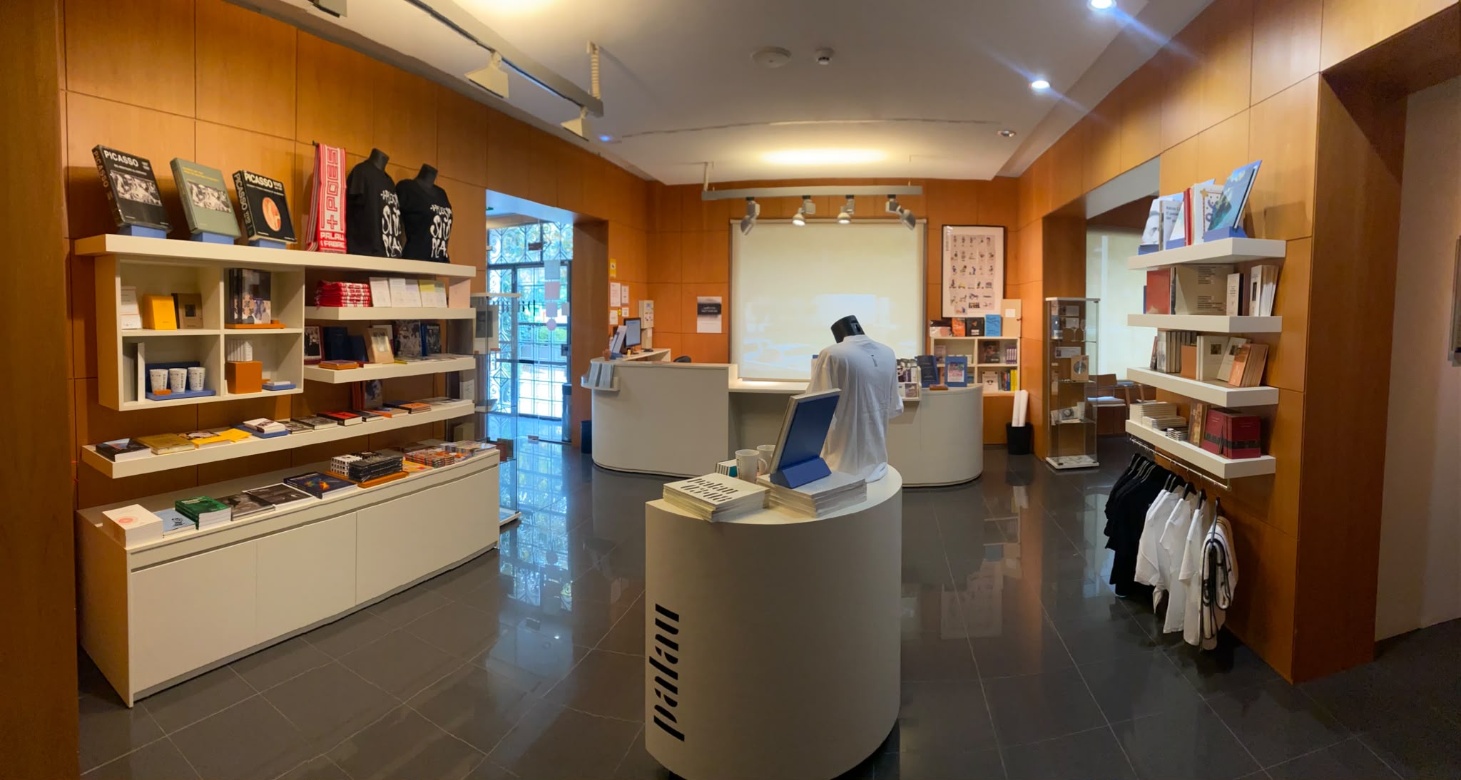La Fundació Palau renova l’espai de recepció i botiga per millorar l’accessibilitat i l’experiència dels visitants